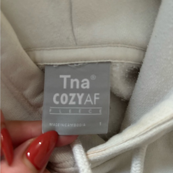 Aritzia COZY AF cropped white hoodie - Picture 3 of 7